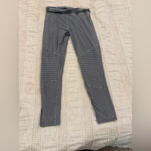 Charlie Paige Women’s Textured Gray Leggings L Cotton Spandex Blend Stretch GUC